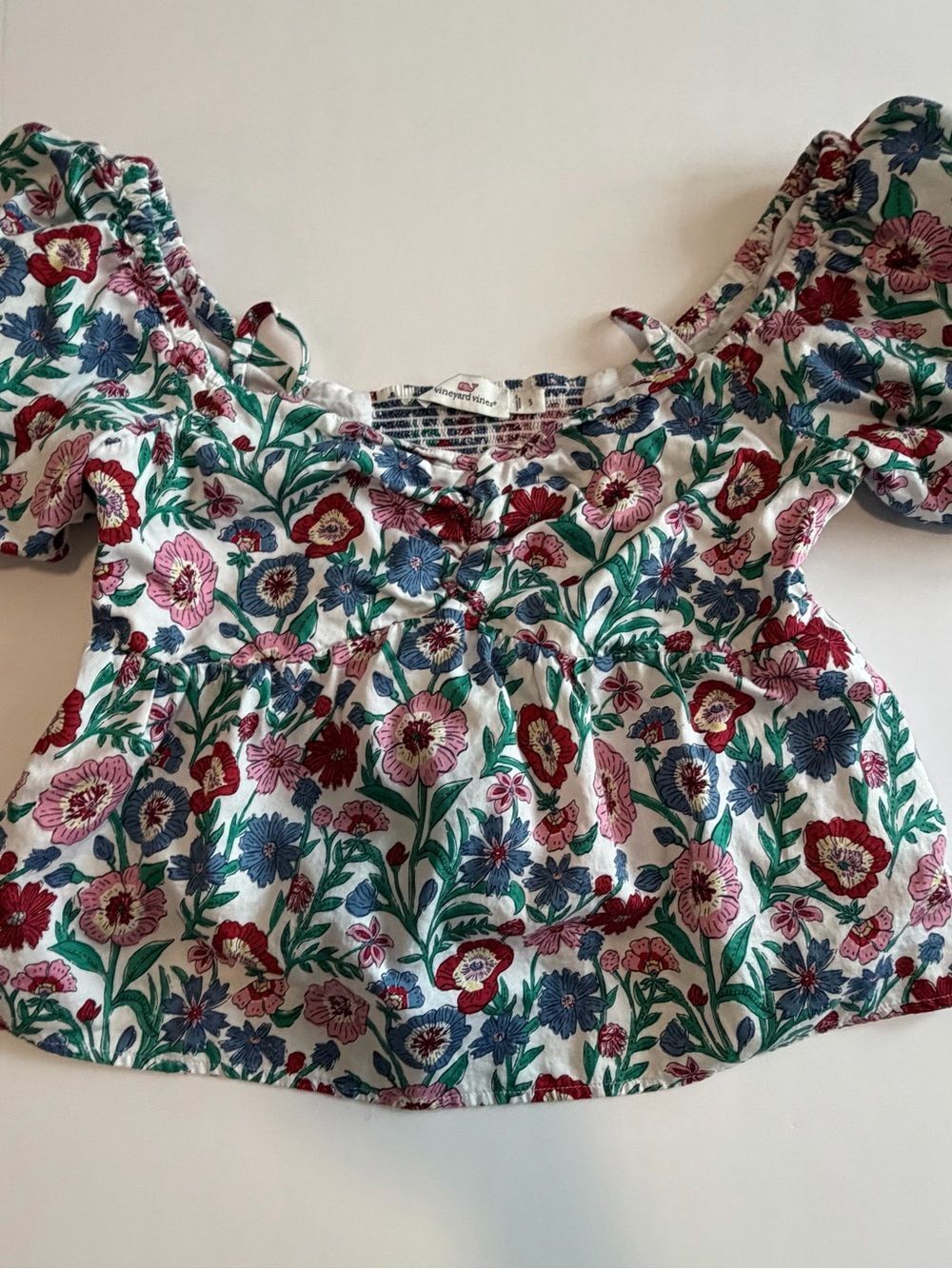 Vineyard Vines White Crop Top with Pink, Red & Blue Floral Print-Small